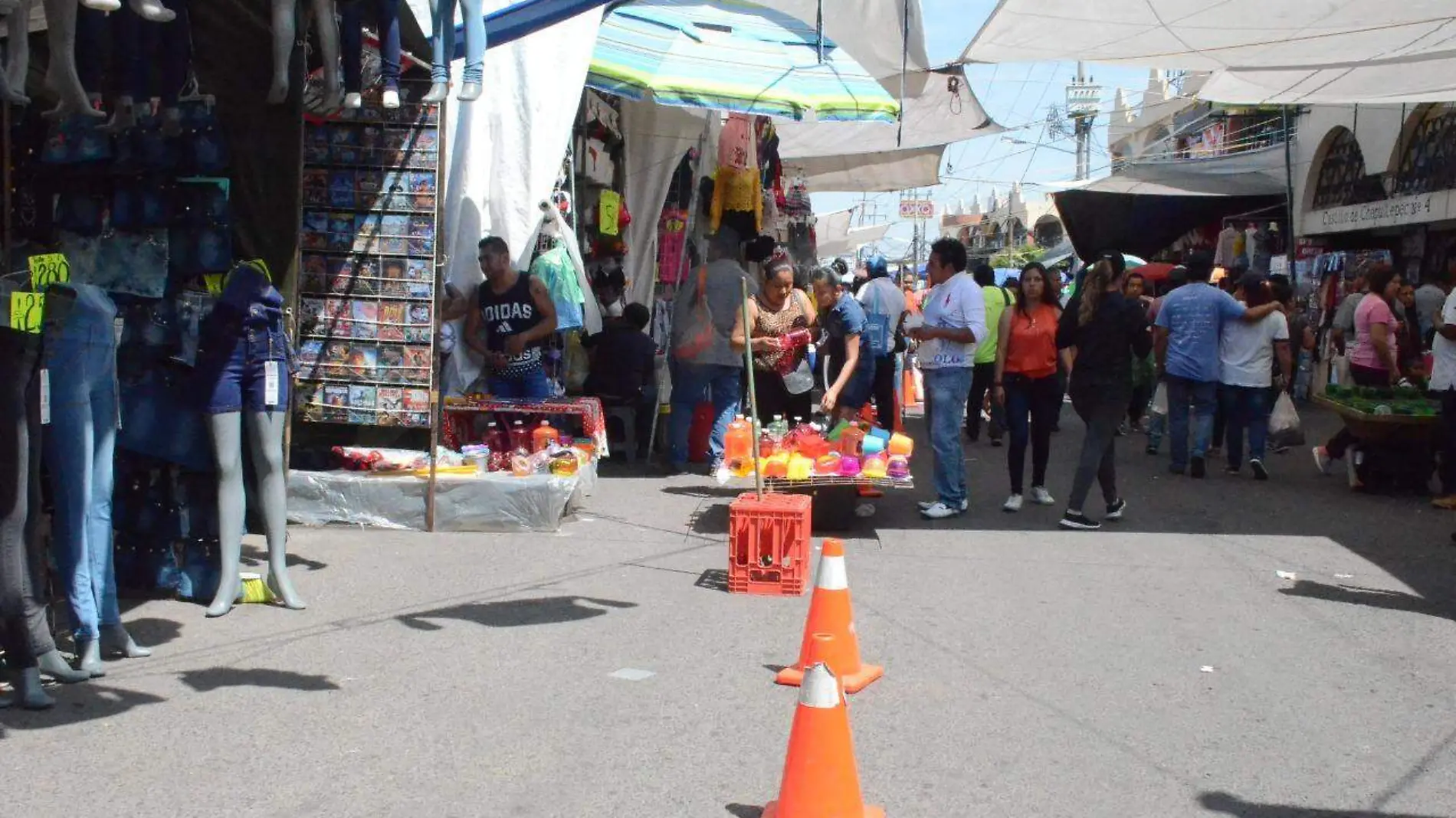 Con medidas de seguridad sanitaria reanudar_n sus actividades los tianguistas del municipio.